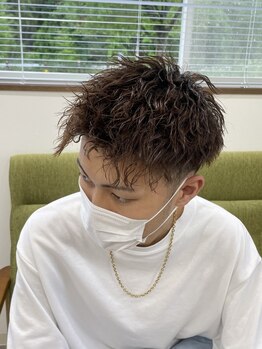 ルートヘアー(ROUTE HAIR)の写真/自宅での再現性を重視し提案！今流行りのツイスパやフェード、WAXなしでもキマる束感カットなど変幻自在◎