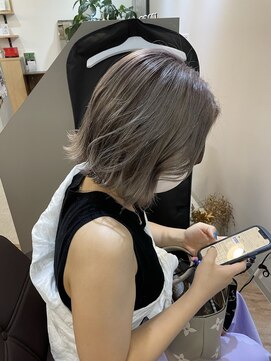 ジエクト ヴィシア(The Ect VIXIA) シルバーグレージュ　ボブ　モードヘア　グレーベージュ