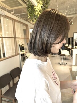 マッシュ グランバーズ 布施(MASHU GRANDVASE) 透明感グレージュ
