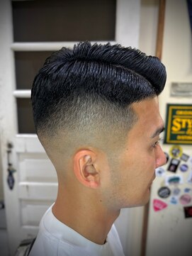 フォーコーナーズ(Four Corners) サイドパート/スキンフェード/バーバー/刈り上げ