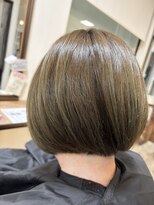 フォンタナ(Fontana)&nbsp;大人の透明感マットアッシュ×切りっぱなしボブ