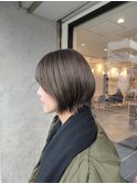 オリーブカラー×ボブ