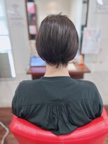 カラーズアンドロッソ(Colors&Rosso) ボリュームが出るように丸みショートボブ