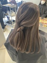 アライブ ハラジュク(ALIVE harajuku)&nbsp;巻き髪、ストレートでもかわいいハイライト