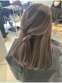 巻き髪、ストレートでもかわいいハイライト