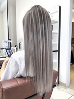 クアトログランシュ ひたちなか店(QUATRO×GranCieux)&nbsp;シャドールーツ×ホワイトグレージュ(ブリーチ2-3回)