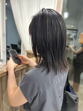プラグ(Plug) 伸ばしかけミディアムレイヤー黒髪肩ハネ