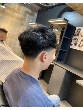 フランクスバーバー アンド ビアークラブ(FRANK'S BARBER and BEER CLUB) テーパーフェード