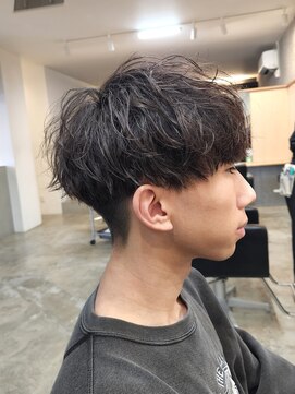 ニアウ 伊勢崎連取店(Niau) 刈り上げマッシュ波巻きスパイラルパーマメンズショート