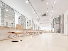 ≪モダンナチュラルな店内≫アイボリーカラーを基調とした落ち着いた空間[仙台/青葉区]