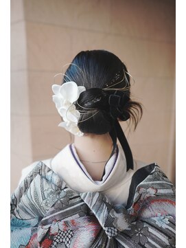 ミューズ バイ ケンジ(MUSE by KENJE) 成人式ヘアアレンジレトロモダン古風カチモリヘアメ