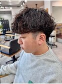 波巻きスパイラルパーマシャドウパーマメンズ刈り上げ緩め30代