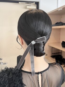 オウン(AUN) タイトシニヨン