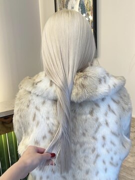 リリック(LYLICK) ホワイトカラー