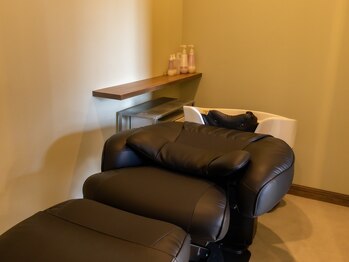 イッツブランニューバーバーショップ(IT's BRAND NEW BARBER SHOP)の写真/頭皮ケアはワンランク上の男のたしなみ。多忙な日々の疲れを癒しつつ、健康な髪を育む頭皮環境を整えます◎