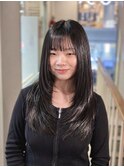 暗髪ロングレイヤーでつくる柔らかい抜け感◎