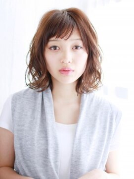 ナル 白山神社参道通り店(nalu) 前髪ショートバングのミックスカールスタイル