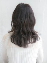 ルティア(Lutia)&nbsp;レイヤーカットで動きのあるスタイルに