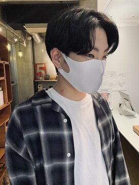 フィフス(fifth) ◇センターパート くせ毛風パーマ トランクスヘア 黒髪