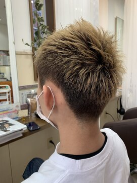 コアフィールフィス(COIFFURE fils) 《見附　今町》メンズ　金髪　刈り上げ　ベリーショート