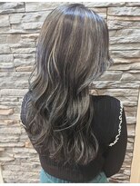 フィーカ(Fika)&nbsp;グレーアッシュ×ハイライト×ゆるウェーブ