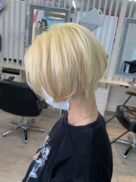 フリーダムメルシー(freedom Merci) ■ショートボブ ツーブロック ブリーチ抜きっぱなし