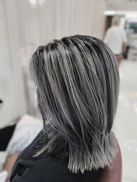 クオリス 赤塚店(QUALIS) 20代30代切りっぱなしハイトーンカラーシャドールーツブリーチ