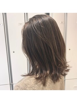 ロハスバイケンジ(LOHAS by KENJE) 白髪ぼかしハイライトで白髪染めもオシャレに楽しむ