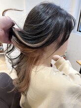 幅広く大人気のインナーカラー少し人と違うカラーを楽しみたい方◎