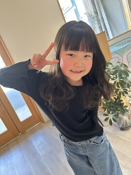 ラウレア(Laule'a) 毛先カールでふんわり可愛いキッズロング