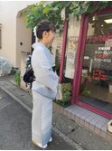 まとめ髪ヘアースタイル。