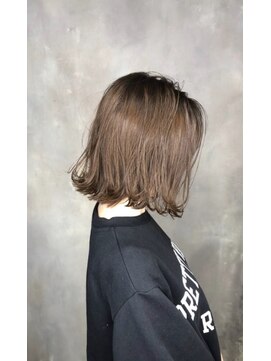 ザ ヘア ディードットログ(The hair D.Log) 切りっぱなしボブベージュ_無造作カール