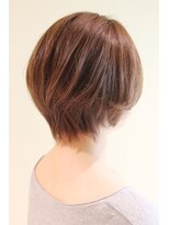 ３０代・４０代に人気シルエットが綺麗なショートスタイル