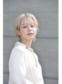 プラチナブロンドのトレンドショート