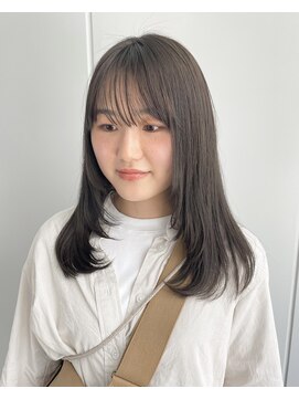 ジュリエッタ(giulietta) ミディアム レイヤー グレージュカラー 透明感カラー