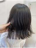 外ハネミディアム/透明感グレージュ