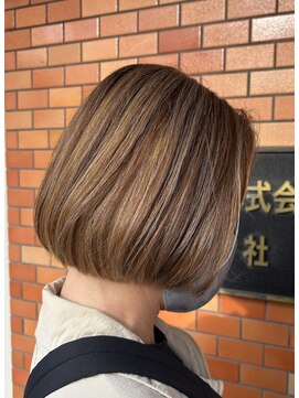 モッカ(mocca) ショートボブにハイライト