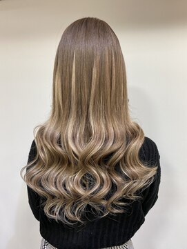 フツーロ 栄(FUTURO) プルエクステ