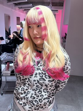 ダズリングディア(Dazzling Deer) 抜きっぱなしブロンド/ピンク/顔まわりカット/デザインカラー