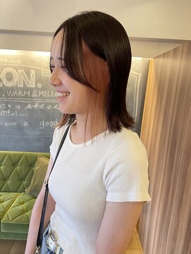 ヘア プロデュース キュオン(hair produce CUEON.) インナーピンク×切っぱなし