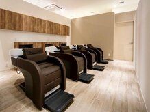 スピンヘア SOCOLA塚口店(Spin hair)の雰囲気（リラックスのできるシャンプー台[白髪染め/リタッチ/ハイライト]）
