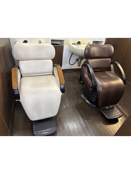 自慢の本格ヘッドスパで日々の疲れを癒し、心も体もリフレッシュ。ベテラン美容師が心を込めて施術します♪