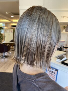 トゥルーブ バイ ファースト 富沢店(trove by first) 切りっぱなしボブ/ハイライト