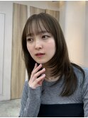 前髪ありミディアムレイヤーカット顔まわり透明感カラーベージュ