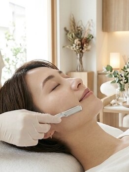 カットハウススズキ(CUT HOUSE SUZUKI)の写真/髪型だけじゃなく肌まで整える。理容室ならではの顔剃りで、ひげ・眉までトータルケア！清潔感ある印象へ。
