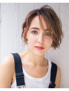 ピズム(PISM) 耳かけセミウェットウェーブボブ/オリーブカラー