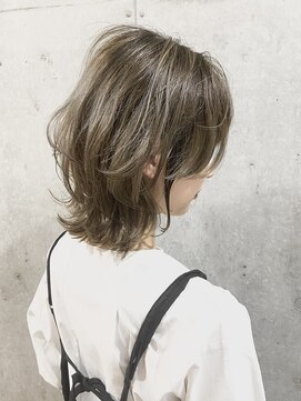 メーヴェ(Mowen) mowen 南堀江レイヤーウルフグレージュ×透け感×ウェットヘアー