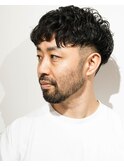 フェードカットゆるふわパーマ2ブロかき上げヘア