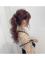 ポニーテール　ゆるふわ　おくれ毛　アンニュイ