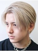 センターパートツーブロックマッシュ金髪ハイトーンカラー